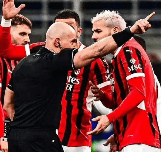 Theo je dobio crveni karton zbog ronjenja, AC Milan nesretno eliminiran iz Lige prvaka